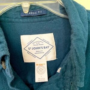 St. John’s Bay Men’s L dark green long sleeve button down shirt.